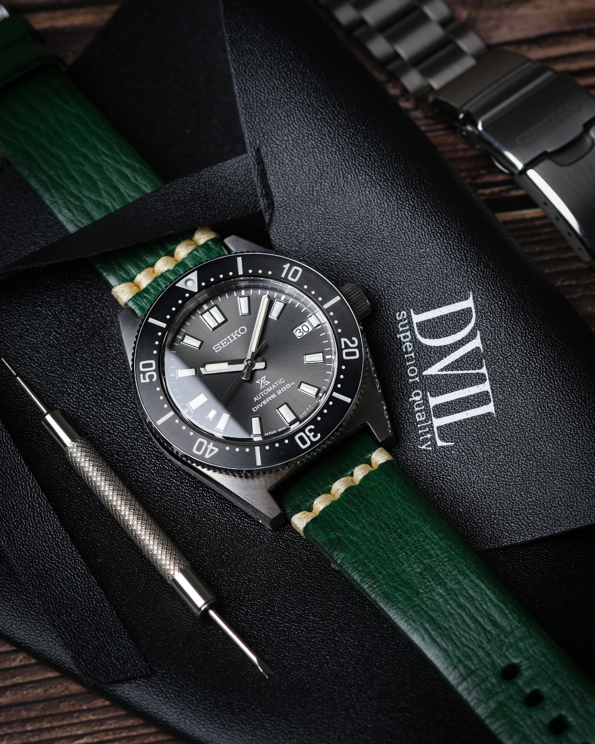 Canvas vs Leather Watch Straps: Which Should You Wear?