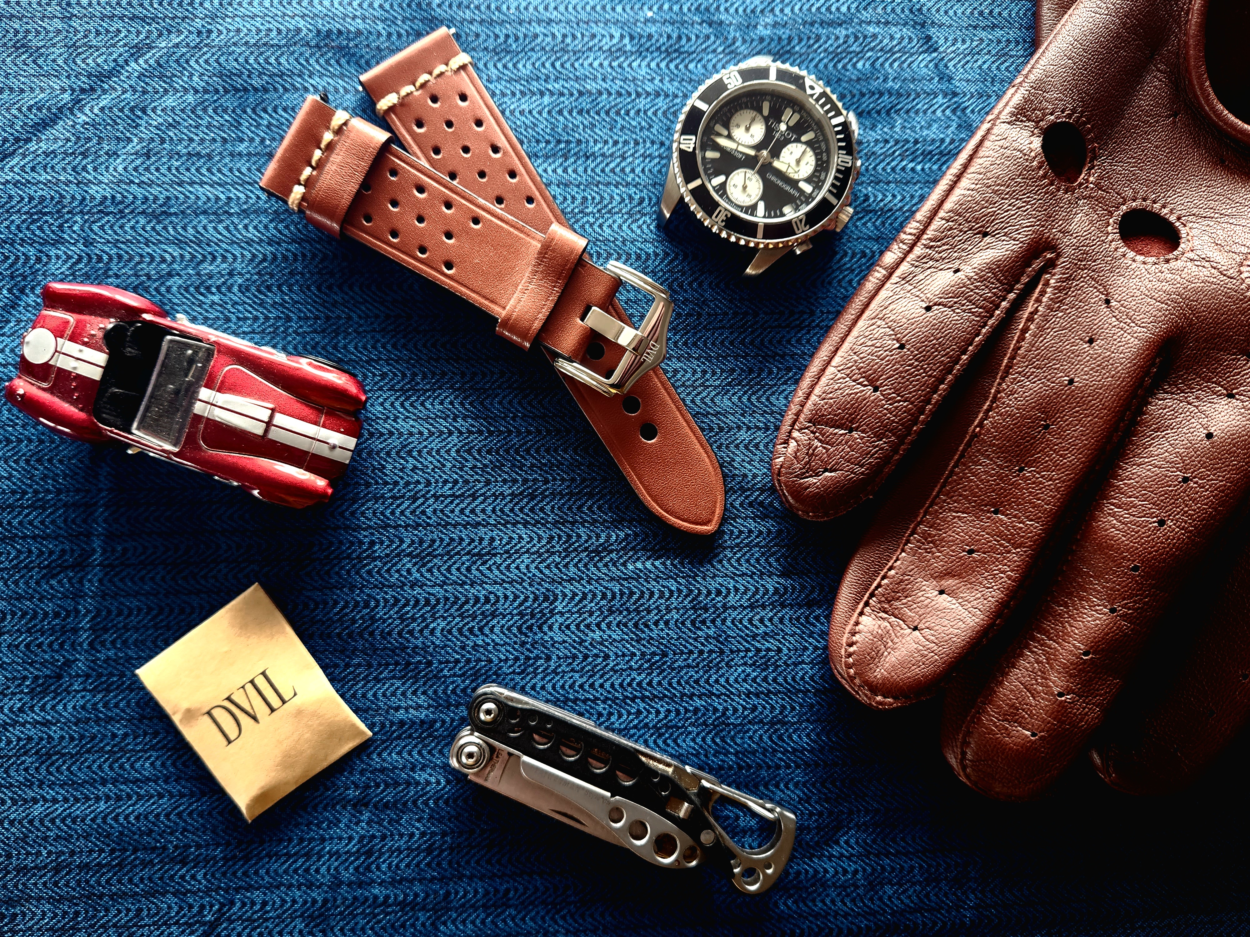 Rubber vs Leather Watch Straps: Which Is Better for Your Watch?